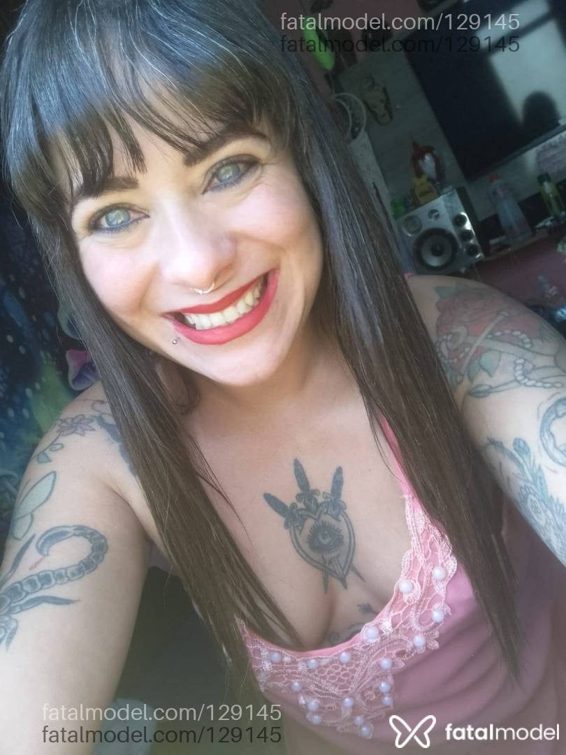 Acompanhante mulher com cabelo castanho de olhos azuis - Jujuzinha