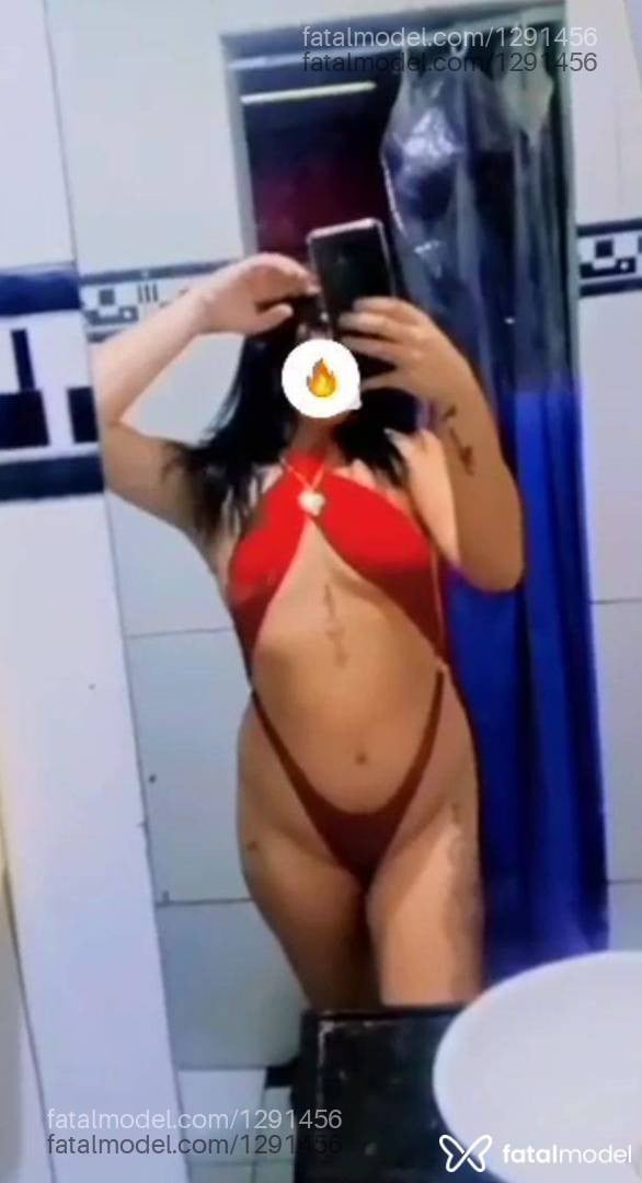 Acompanhante mulher morena (o) de olhos mel - Pétala