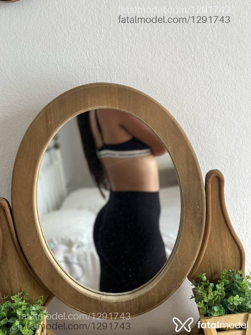 Acompanhante mulher com cabelo castanho de olhos castanhos - Camila
