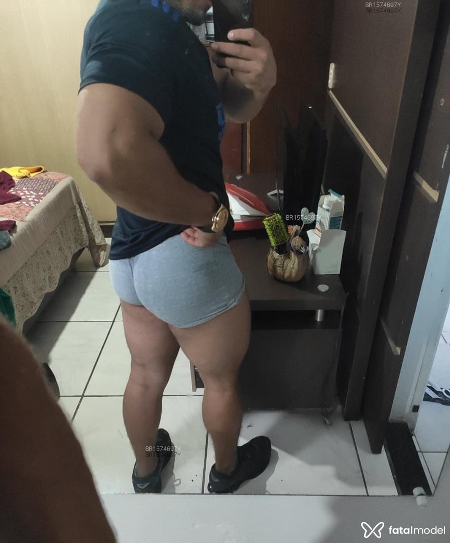 Acompanhante homem com cabelo castanho de olhos azuis em Londrina - Henrique