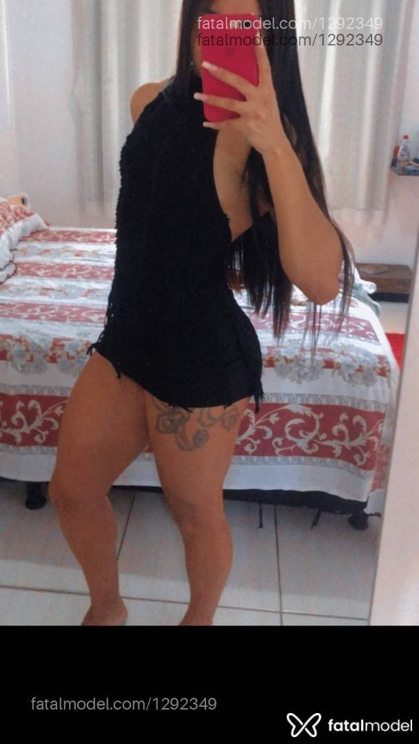 Acompanhante mulher morena (o) de olhos pretos - Stella Condessa