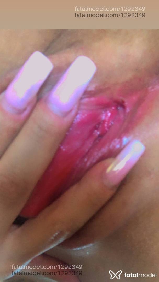 Acompanhante mulher morena (o) de olhos pretos - Stella Condessa