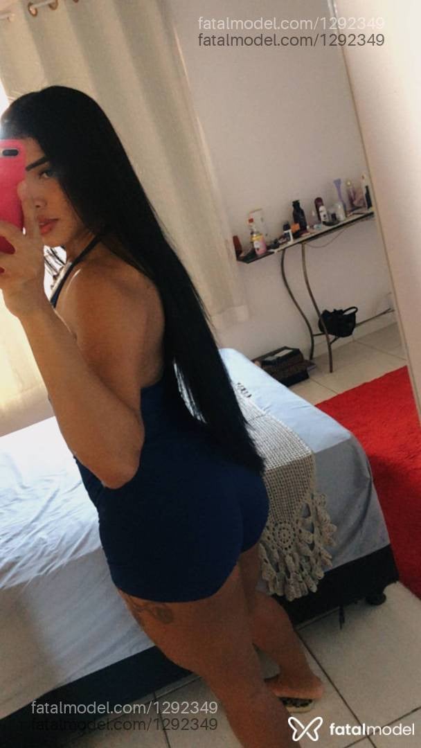 Acompanhante mulher morena (o) de olhos pretos - Stella Condessa