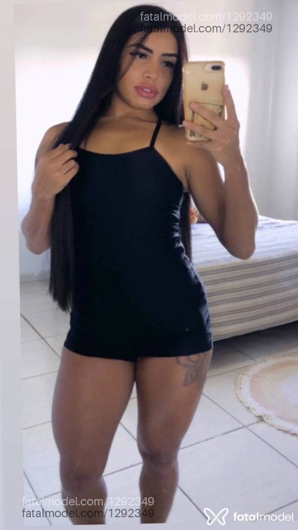 Acompanhante mulher morena (o) de olhos pretos - Stella Condessa