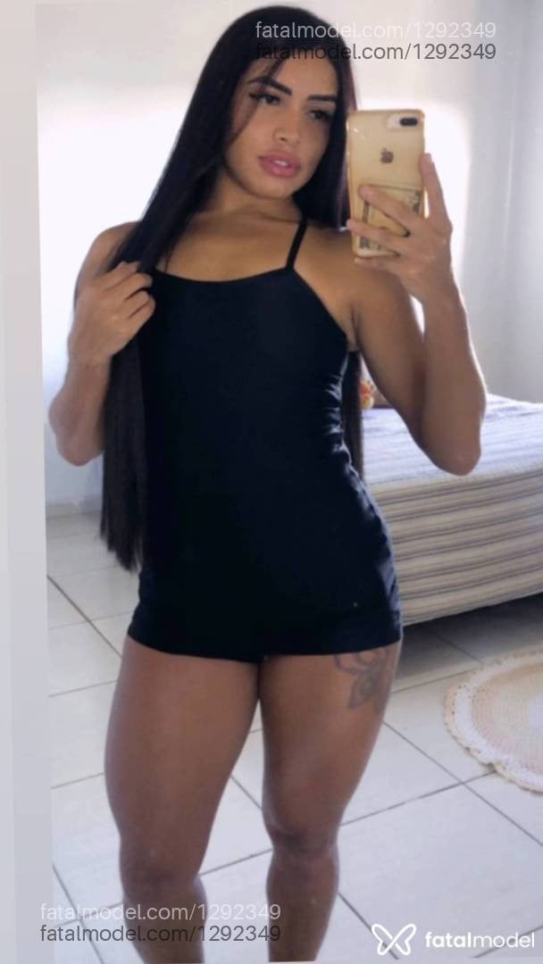 Acompanhante mulher morena (o) de olhos pretos - Stella Condessa