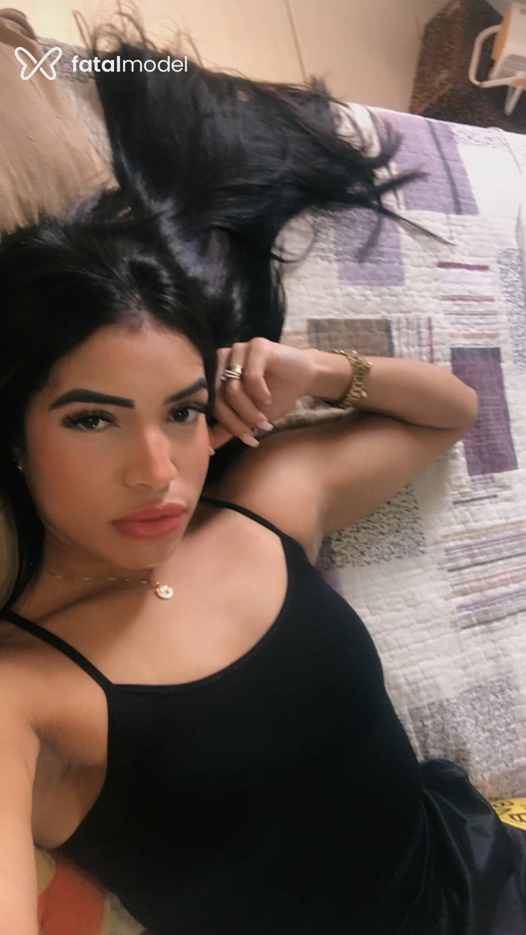 Acompanhante mulher morena (o) de olhos pretos - Stella Condessa Acompanhante mulher morena (o) de olhos pretos - Stella Condessa
