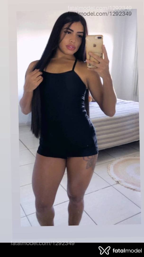 Acompanhante mulher morena (o) de olhos pretos - Stella Condessa