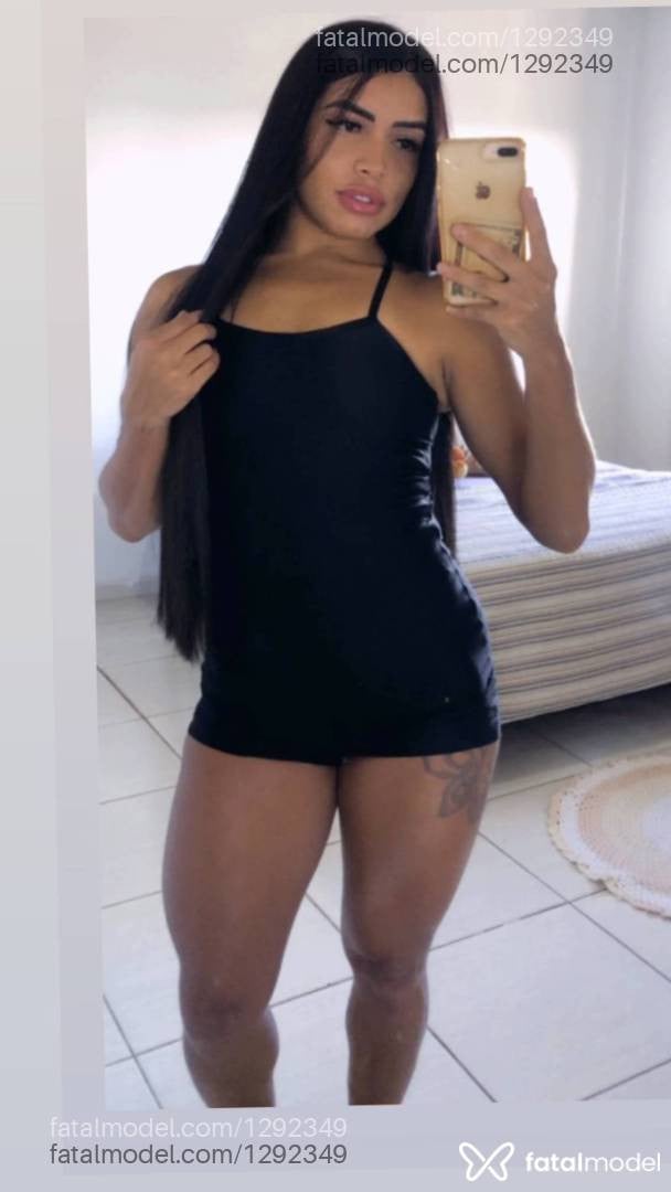 Acompanhante mulher morena (o) de olhos pretos - Stella Condessa