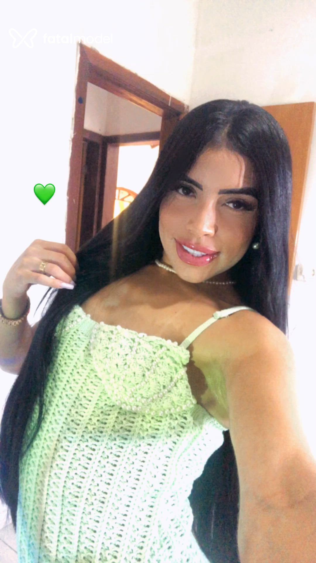 Acompanhante mulher morena (o) de olhos pretos - Stella Condessa Acompanhante mulher morena (o) de olhos pretos - Stella Condessa