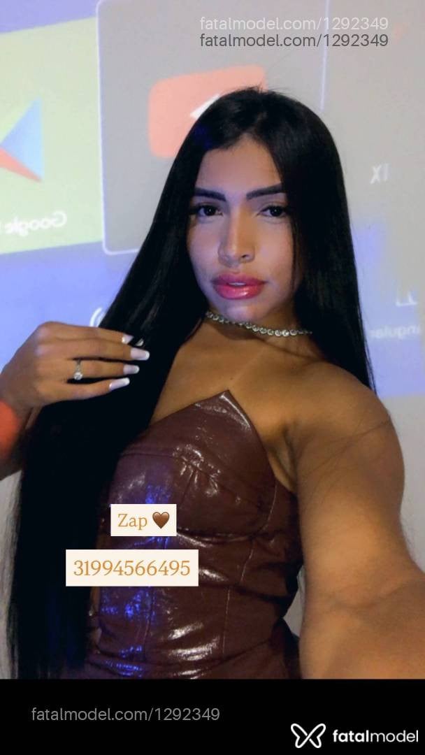 Acompanhante mulher morena (o) de olhos pretos - Stella Condessa