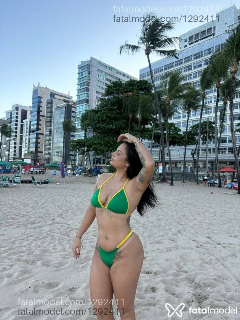 Acompanhante mulher morena (o) de olhos castanhos - Bia