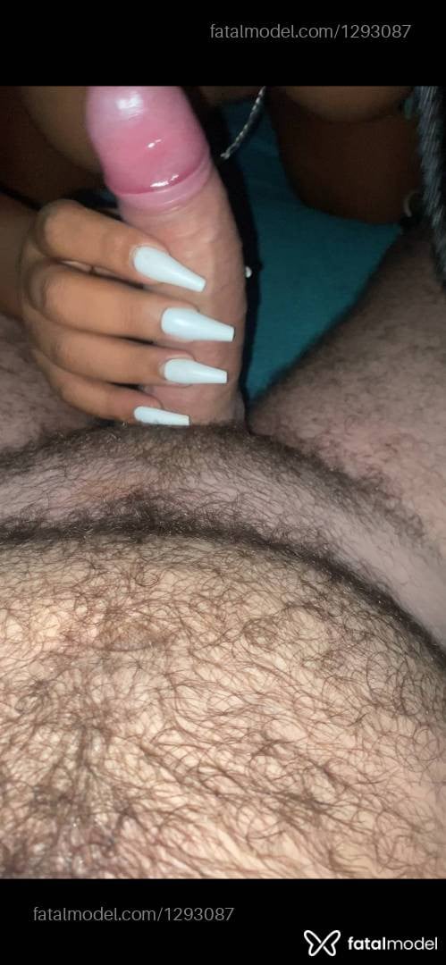 Acompanhante mulher trans com cabelo colorido de olhos pretos em Goiânia - Pollyanna Ferreira