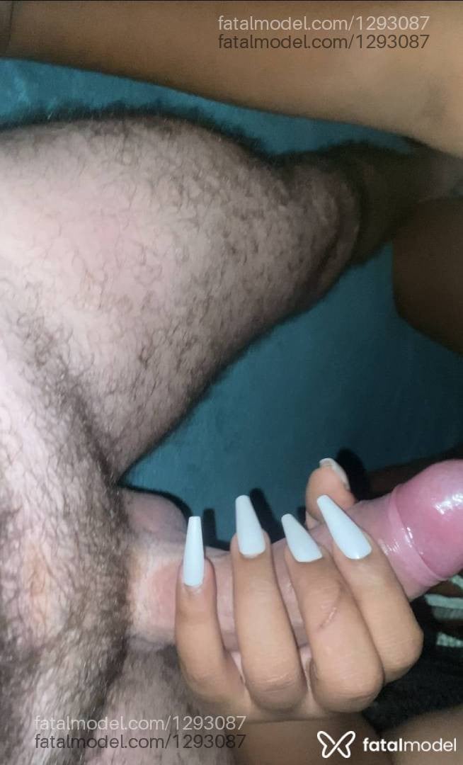 Acompanhante mulher trans com cabelo colorido de olhos pretos em Goiânia - Pollyanna Ferreira