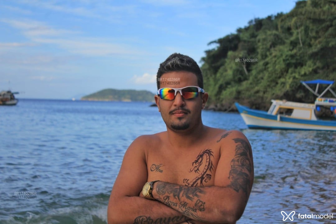 Acompanhante homem com cabelo castanho de olhos castanhos em Ipatinga - Brayan Henrique