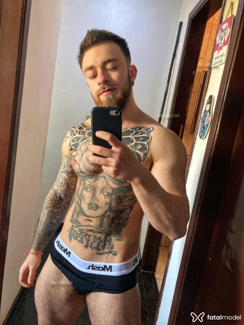Acompanhante homem trans com cabelo castanho de olhos azuis em Rio de Janeiro - Ricardo Vieira