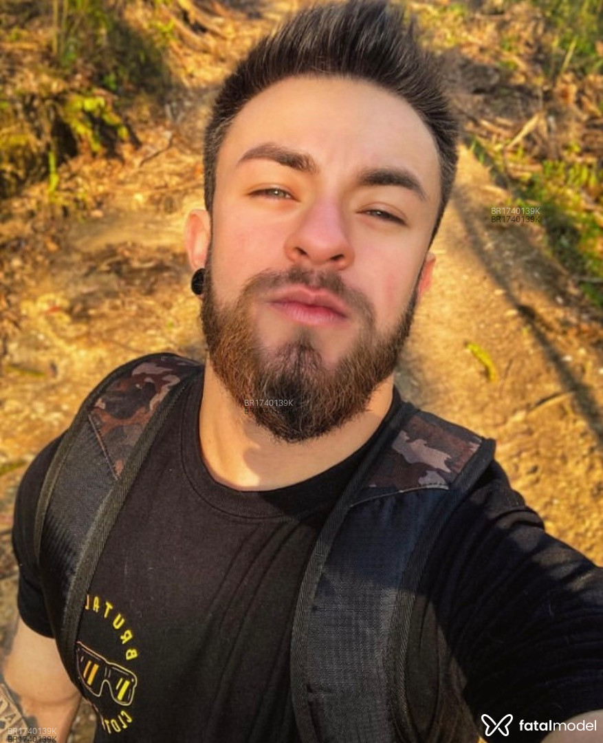 Acompanhante homem trans com cabelo castanho de olhos azuis em Rio de Janeiro - Ricardo Vieira