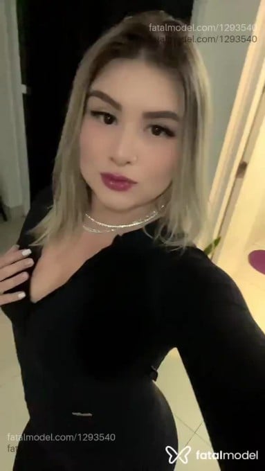 Acompanhante mulher com cabelo castanho de olhos castanhos em Curitiba - Letícia Ferrari