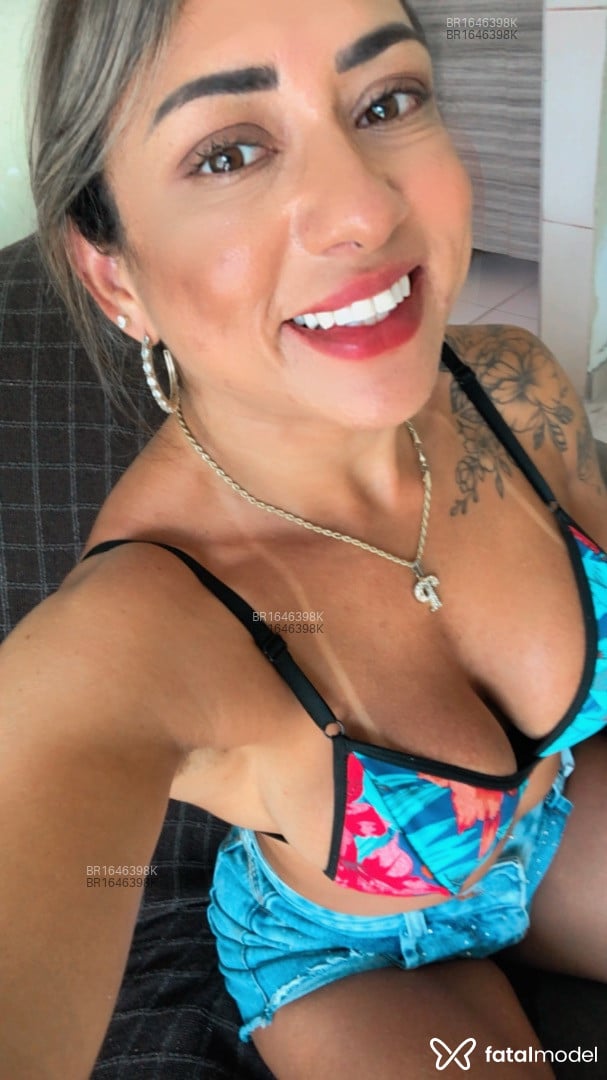 Acompanhante mulher com cabelo castanho de olhos castanhos em Juiz de Fora Acompanhante mulher com cabelo castanho de olhos castanhos em Juiz de Fora - Laura Fortunna