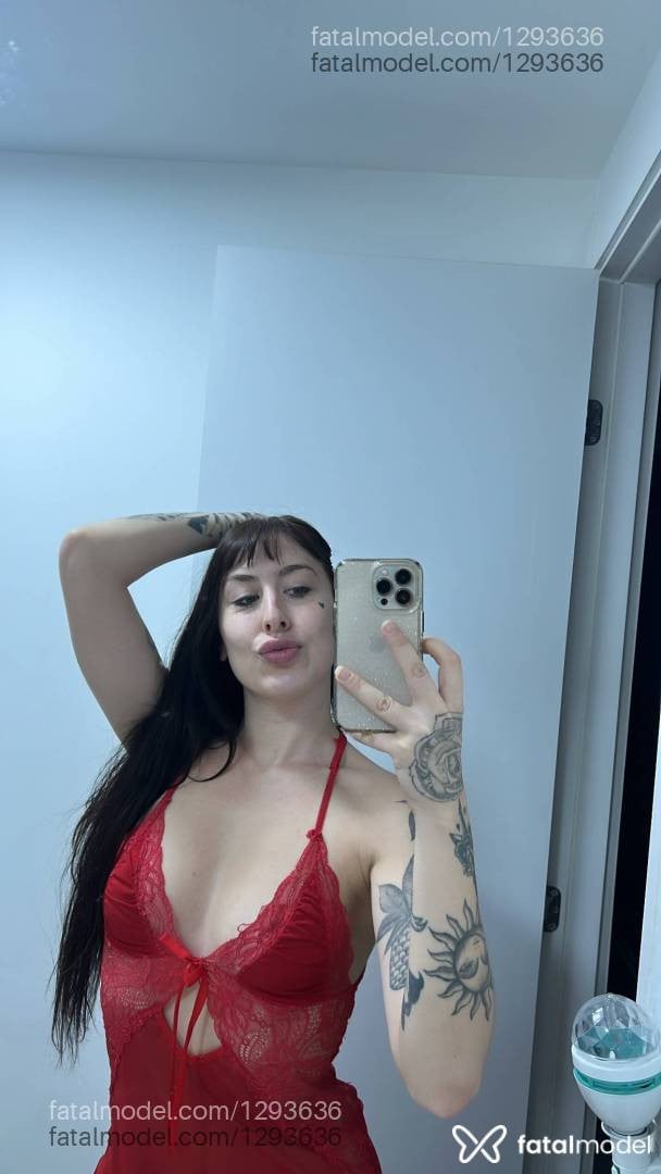 Acompanhante mulher com cabelo castanho de olhos azuis em São Paulo - Karol Reeed