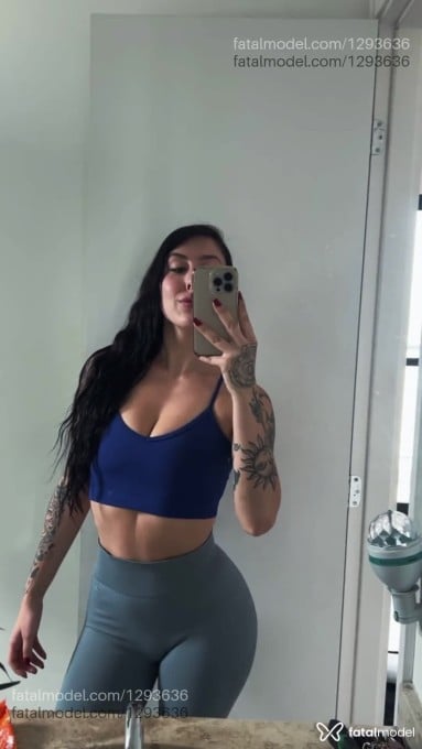 Acompanhante mulher com cabelo castanho de olhos azuis em São Paulo - Karol Reeed
