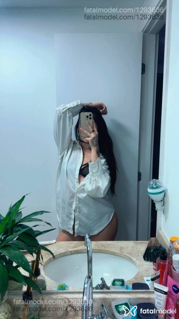 Acompanhante mulher com cabelo castanho de olhos azuis em São Paulo - Karol Reeed