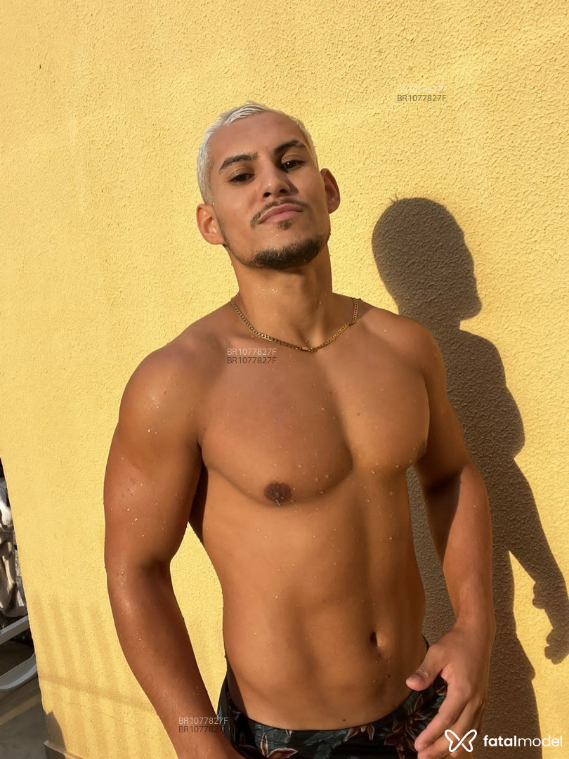Acompanhante homem morena (o) de olhos castanhos em Florianópolis - HEITOR MARRENTO