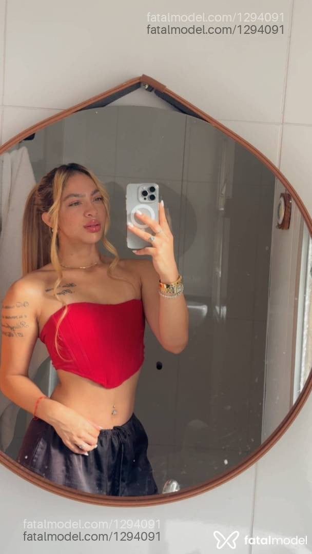 Acompanhante mulher loira (o) de olhos castanhos em Vila Velha - Heloíse