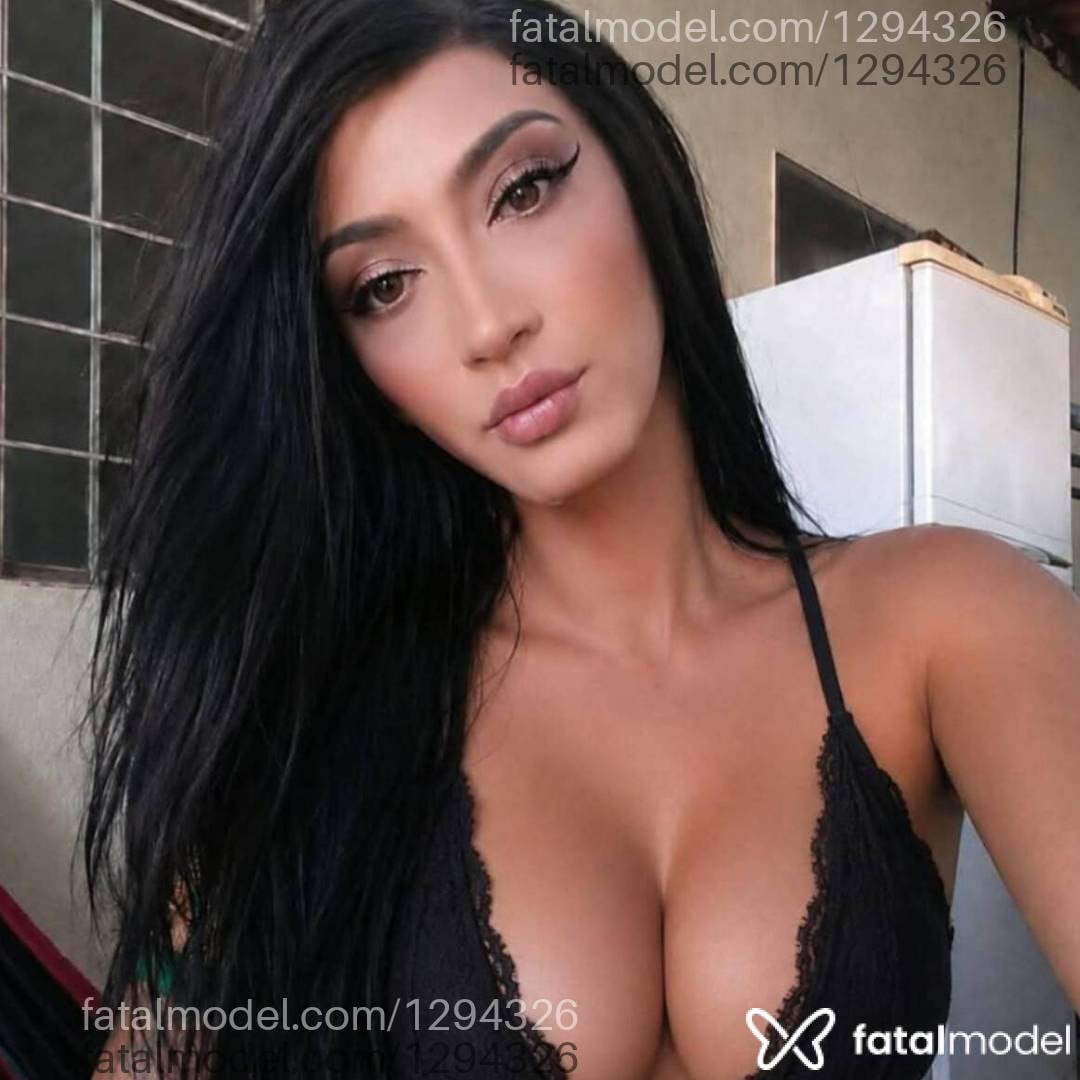Acompanhante mulher trans morena (o) de olhos castanhos - BRUNA