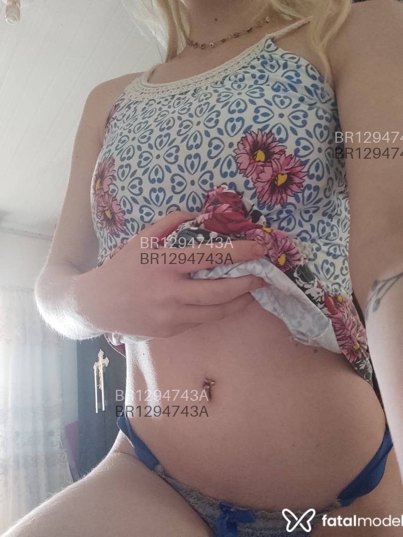 Acompanhante mulher loira (o) de olhos azuis em Medianeira - Carlinha