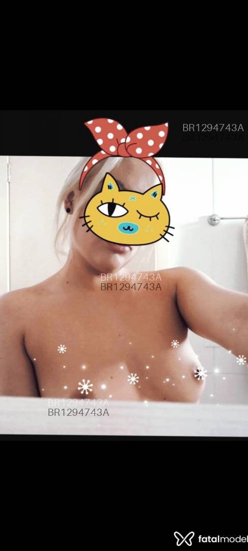 Acompanhante mulher loira (o) de olhos azuis em Medianeira - Carlinha