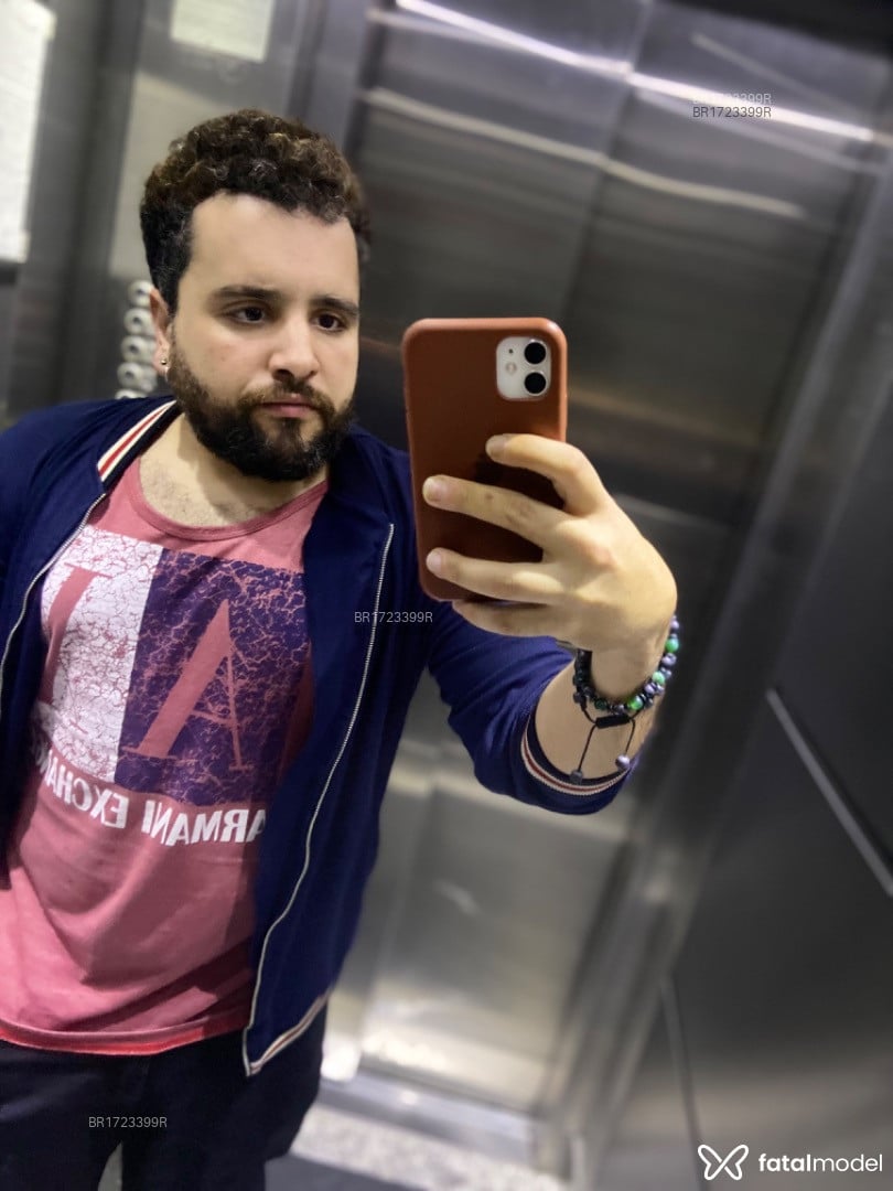 Acompanhante homem com cabelo castanho de olhos castanhos em São Paulo Acompanhante homem com cabelo castanho de olhos castanhos em São Paulo - Allan Torres