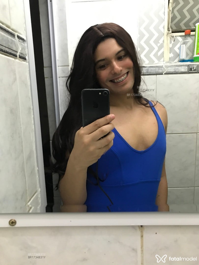 Acompanhante não-binário com cabelo castanho de olhos castanhos em Nova Iguaçu - Maísa