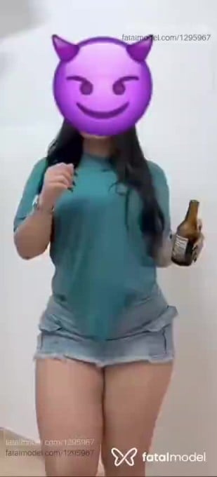 Acompanhante mulher com cabelo castanho de olhos castanhos - Laraa Acompanhante mulher com cabelo castanho de olhos castanhos - Laraa