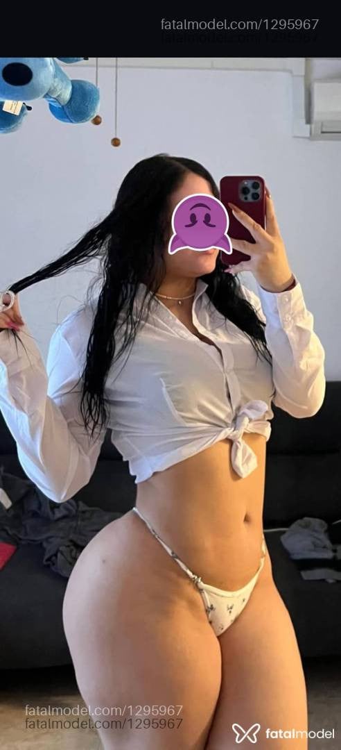 Acompanhante mulher com cabelo castanho de olhos castanhos - Laraa Acompanhante mulher com cabelo castanho de olhos castanhos - Laraa