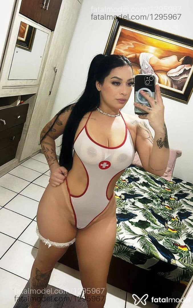 Acompanhante mulher com cabelo castanho de olhos castanhos - Laraa