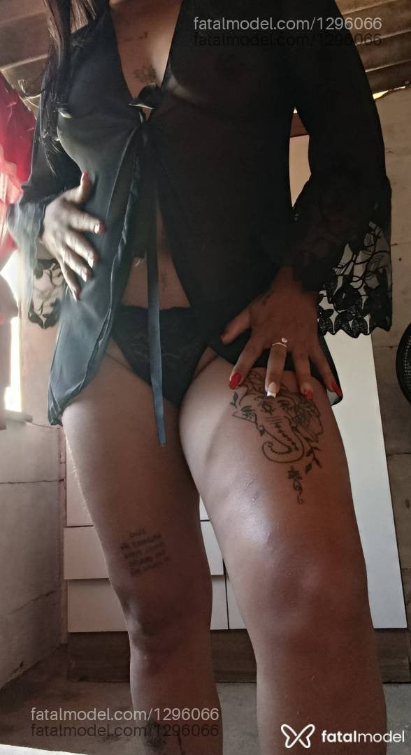 Acompanhante mulher com cabelo castanho de olhos castanhos - Cláudia