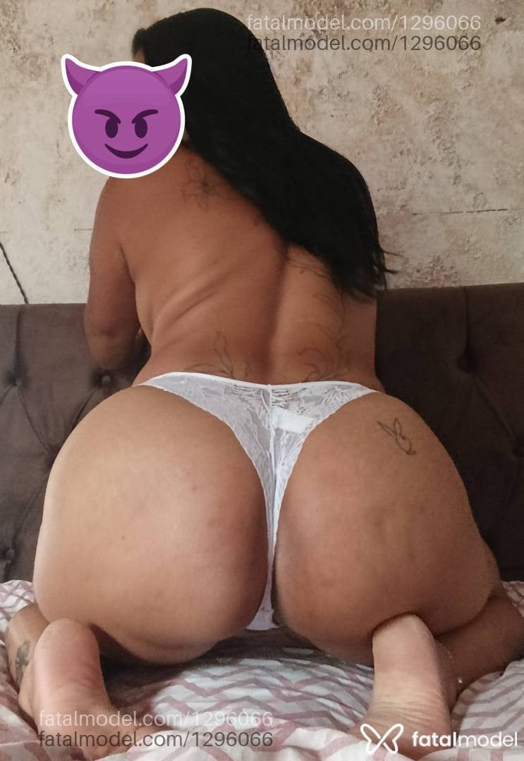 Acompanhante mulher com cabelo castanho de olhos castanhos - Cláudia