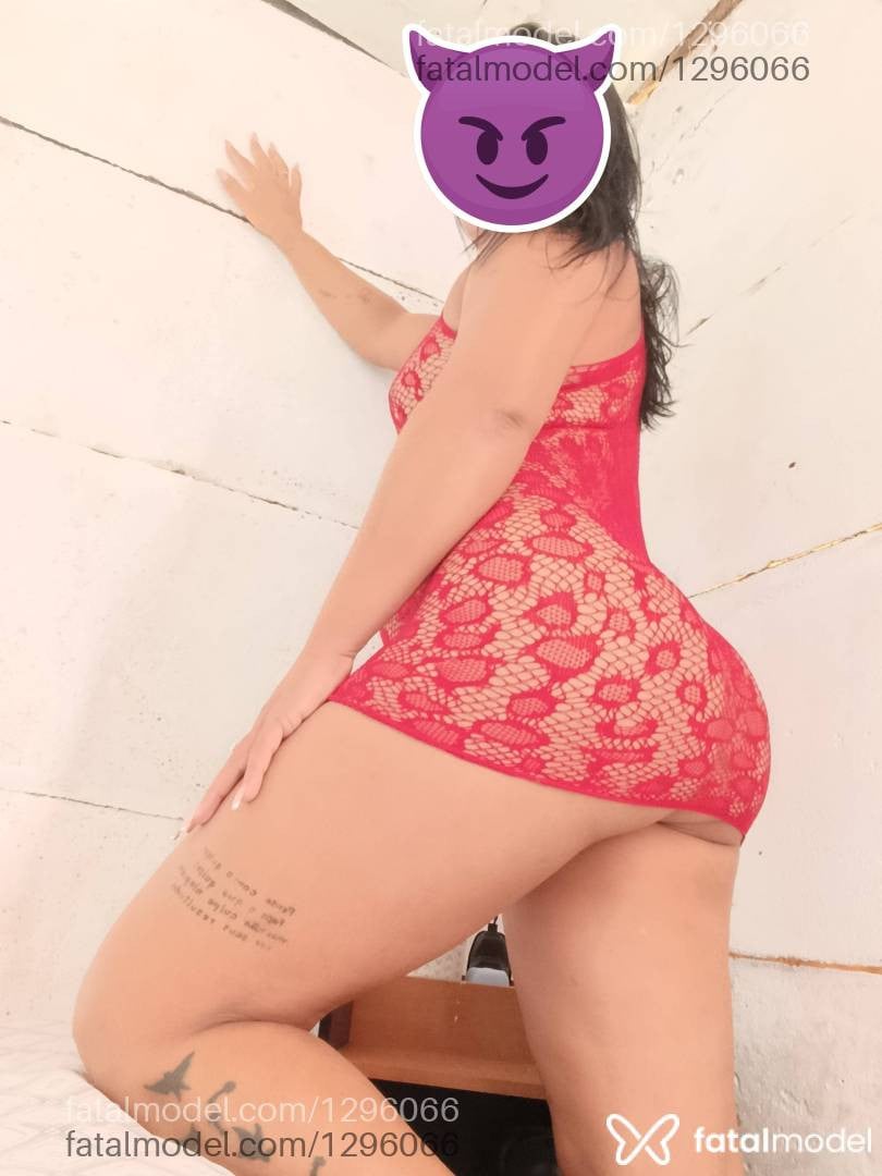 Acompanhante mulher com cabelo castanho de olhos castanhos - Cláudia