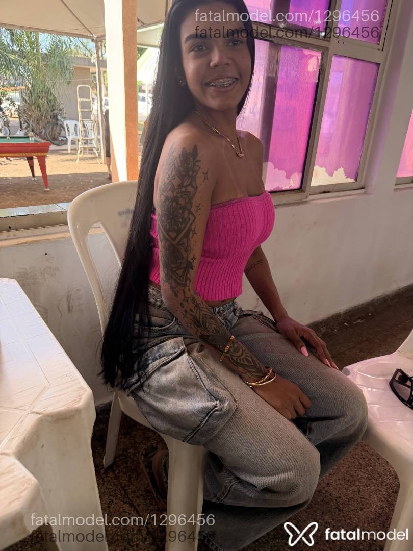 Acompanhante mulher morena (o) de olhos pretos - Maite