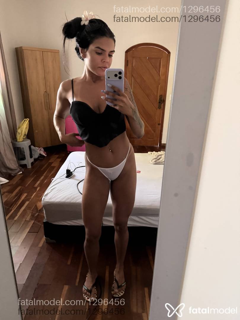 Acompanhante mulher morena (o) de olhos pretos - Maite