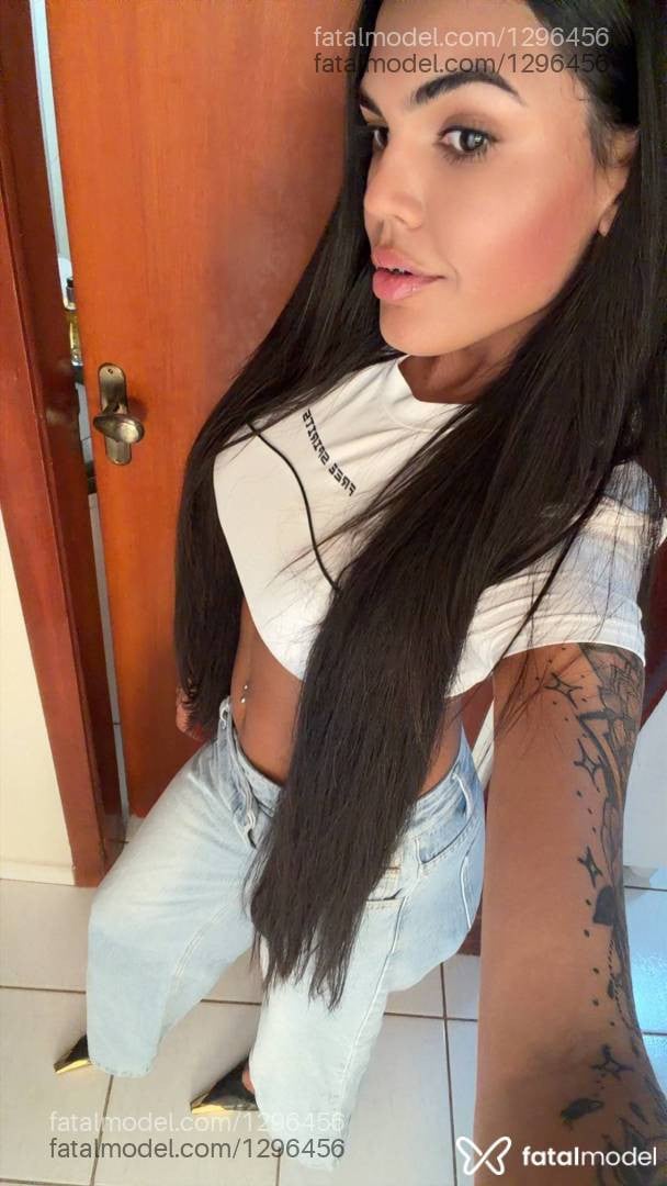 Acompanhante mulher morena (o) de olhos pretos - Maite