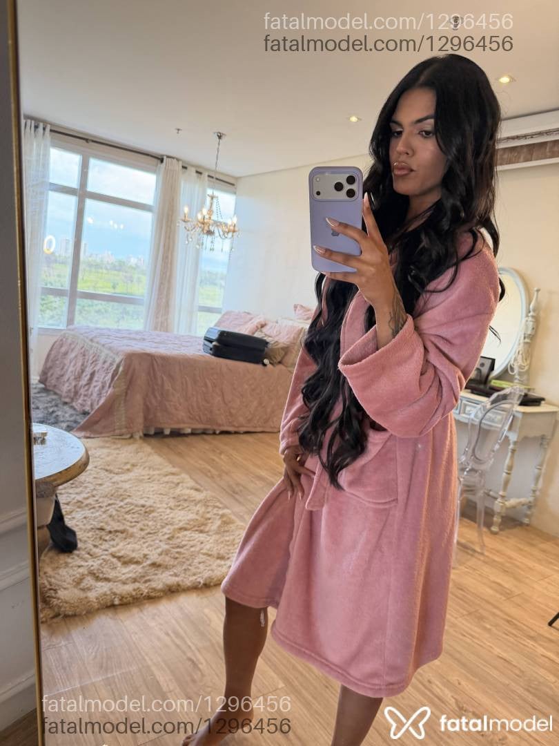 Acompanhante mulher morena (o) de olhos pretos - Maite