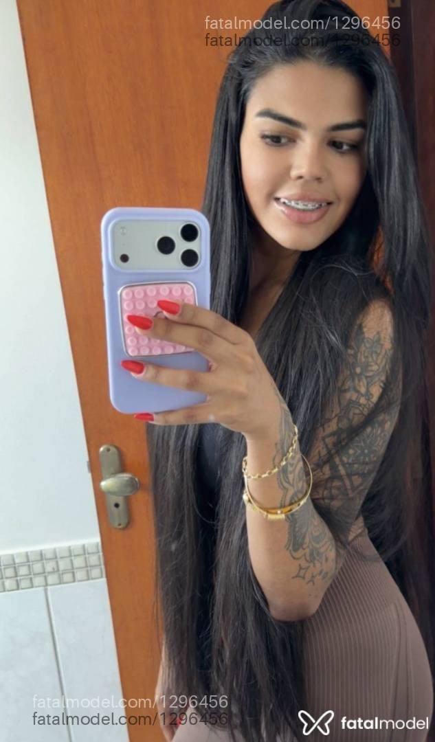 Acompanhante mulher morena (o) de olhos pretos - Maite