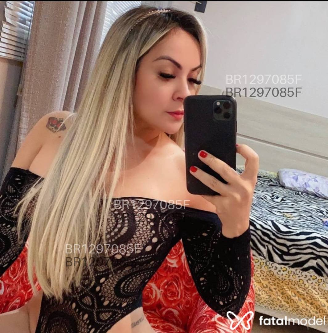 Acompanhante mulher loira (o) de olhos castanhos - Marcela Ramos