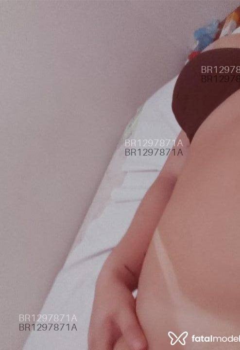 Acompanhante mulher com cabelo castanho de olhos castanhos - RAISSA
