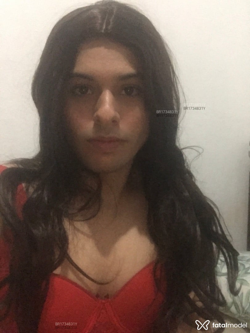 Acompanhante não-binário com cabelo castanho de olhos castanhos em Nova Iguaçu - Maísa