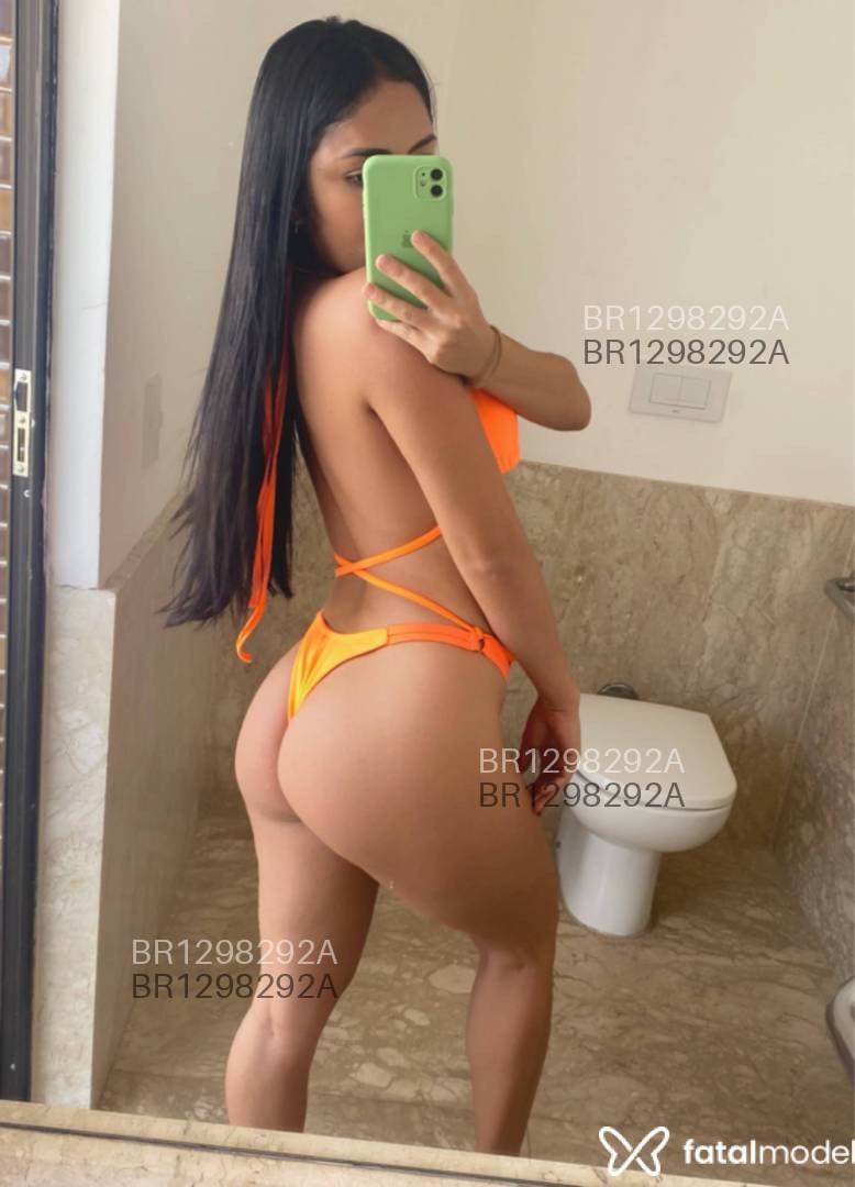 Acompanhante mulher com cabelo castanho de olhos castanhos em Florianópolis - ISA CAMPOS