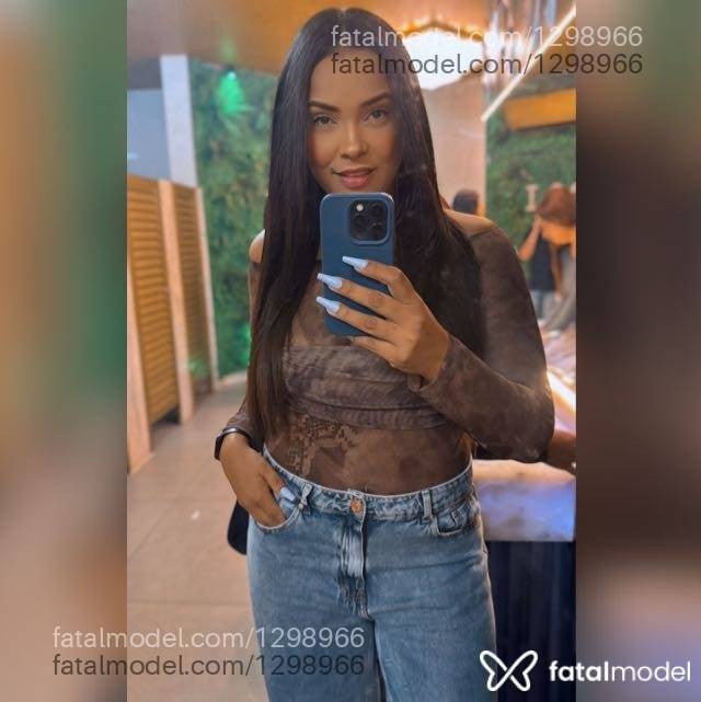 Acompanhante mulher morena (o) de olhos pretos em Porto Alegre Acompanhante mulher morena (o) de olhos pretos em Porto Alegre - Dryca