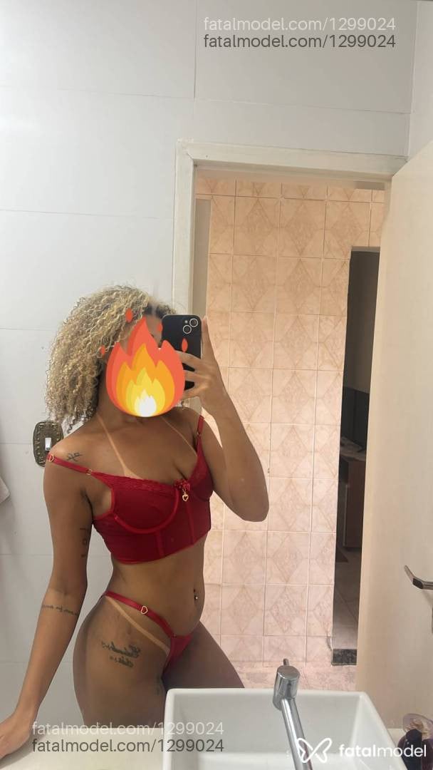 Acompanhante mulher loira (o) de olhos castanhos - Larah Luizy