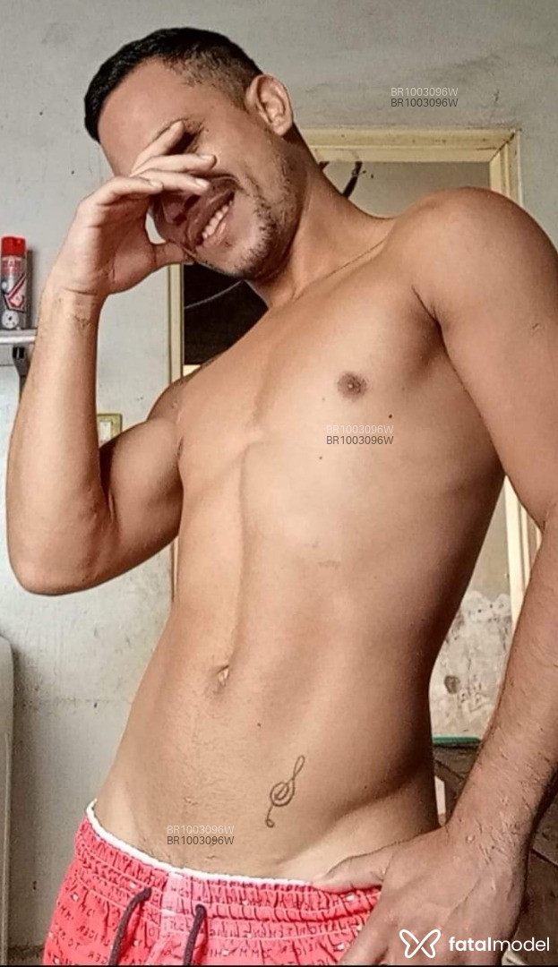 Acompanhante homem morena (o) de olhos castanhos em São José - Apollo luz
